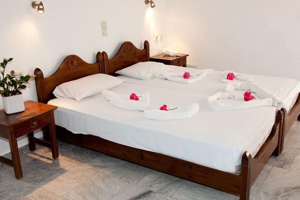 Family Room | In-room safe, soundproofing, free WiFi, bed sheets