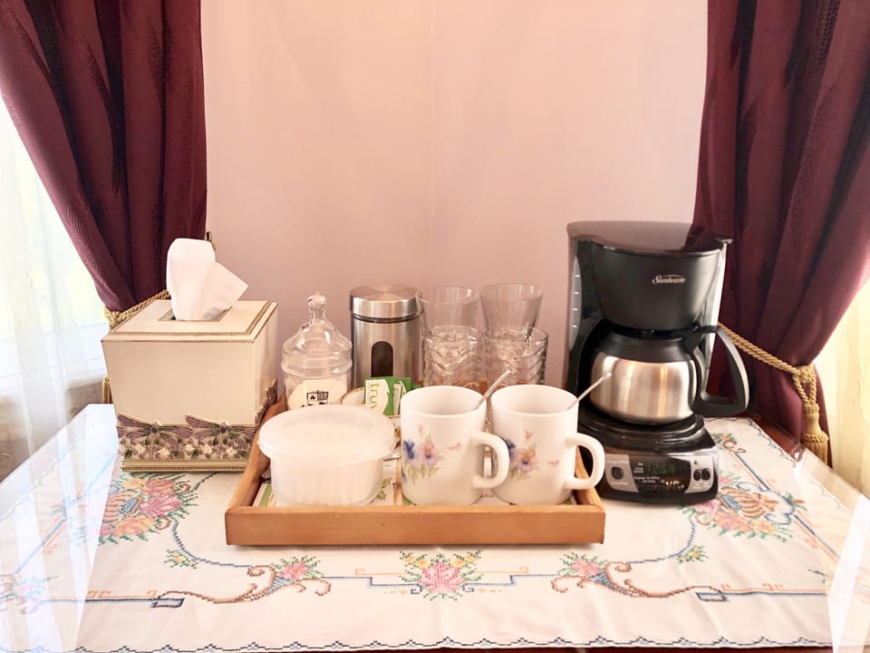 Suite, 1 Queen Bed (Venice) | Premium bedding, iron/ironing board, free WiFi, bed sheets