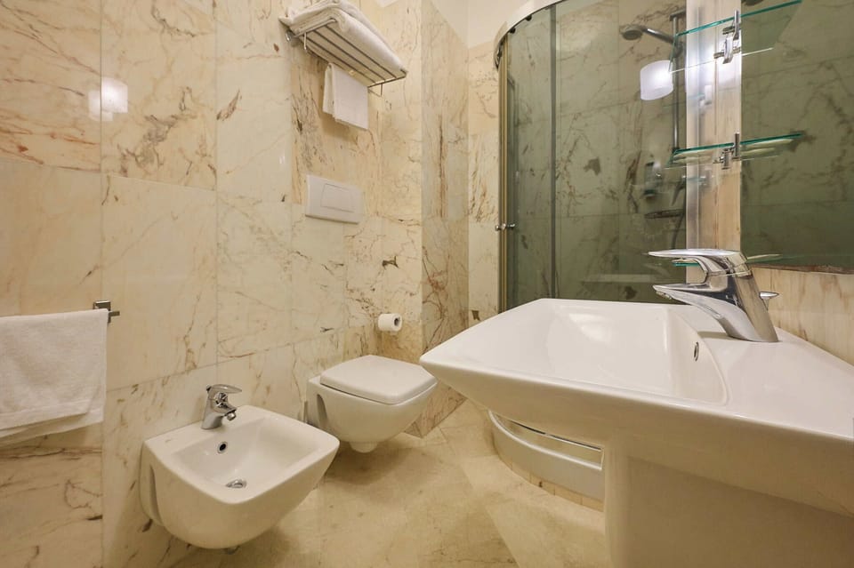 Superior Double or Twin Room, Terrace | Bathroom | Shower, free toiletries, hair dryer, bidet