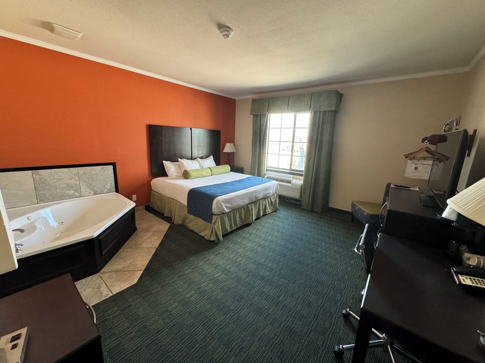 Deluxe Room, 1 King Bed | Egyptian cotton sheets, premium bedding, pillowtop beds, desk