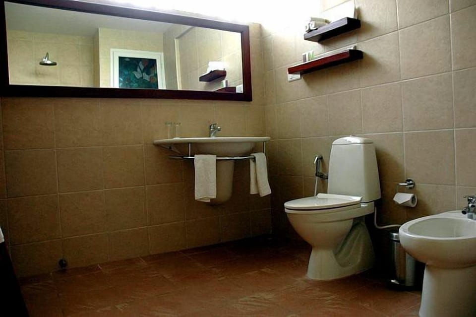 Free toiletries, bidet