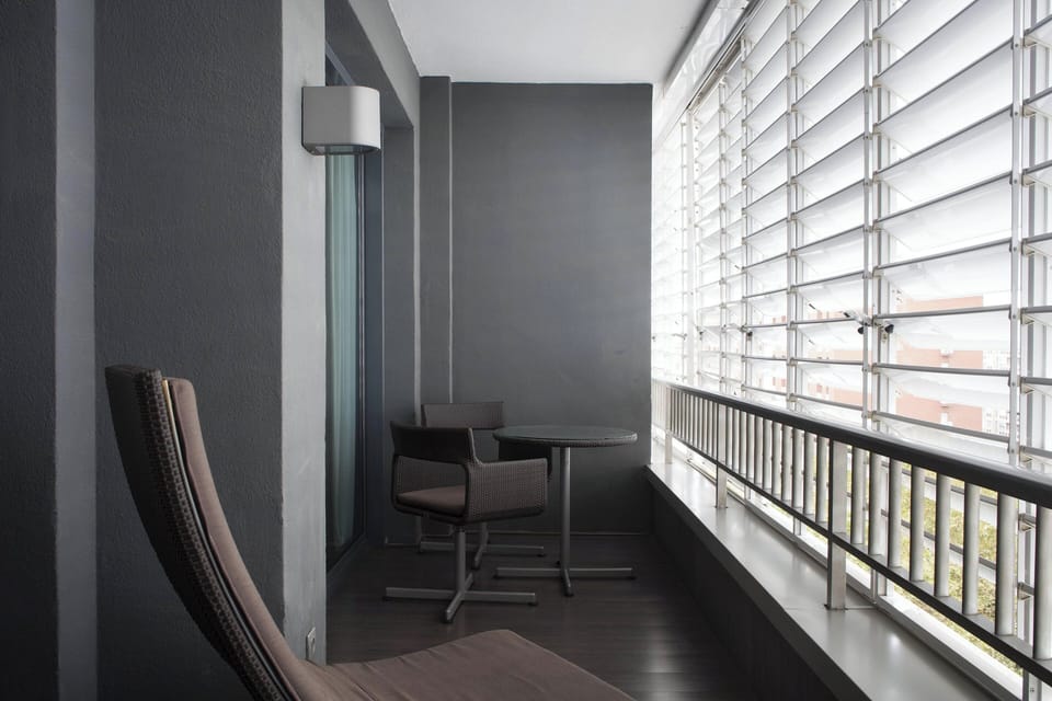 Standard Room, 1 King Bed (View) | Minibar, in-room safe, desk, blackout drapes