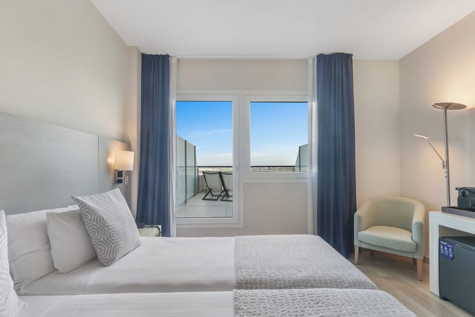 Habitación Privilege con terraza | In-room safe, desk, blackout drapes, soundproofing