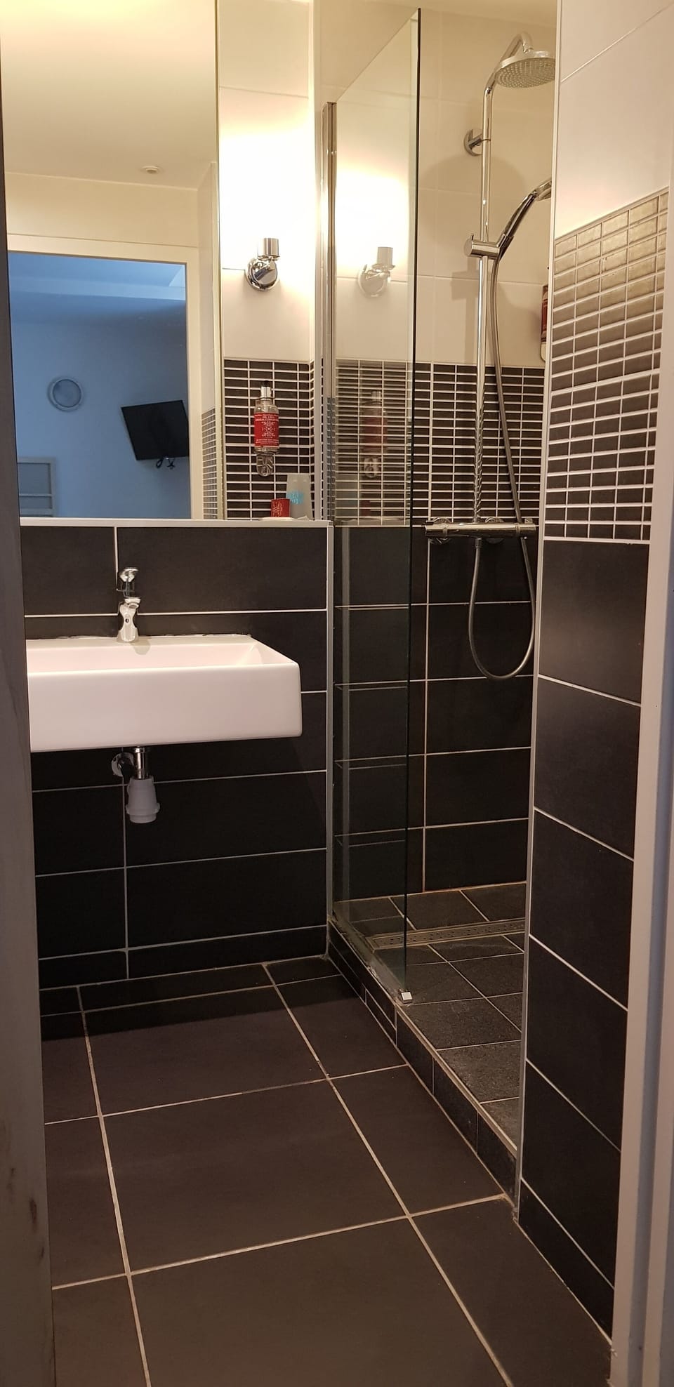 Shower, free toiletries, hair dryer, towels