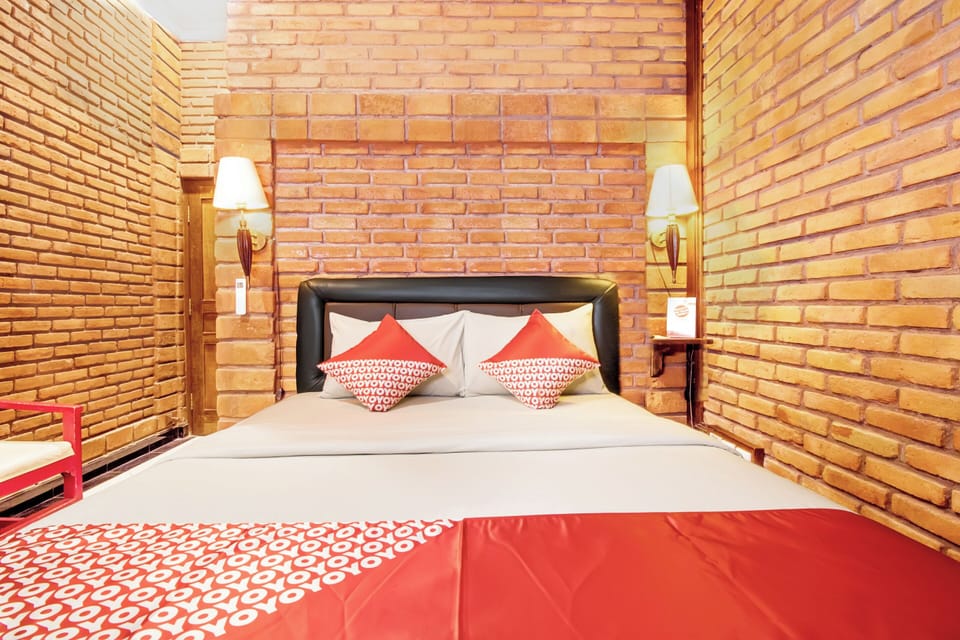 Indonesia Deluxe Double | Desk, laptop workspace, WiFi (free), bed sheets