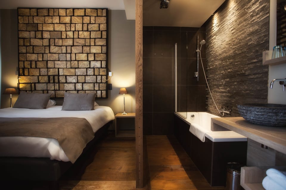 Junior Suite | Premium bedding, minibar, in-room safe, individually decorated