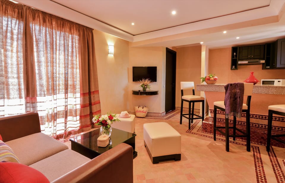 Junior Suite | Private kitchen | Fridge, microwave, electric kettle