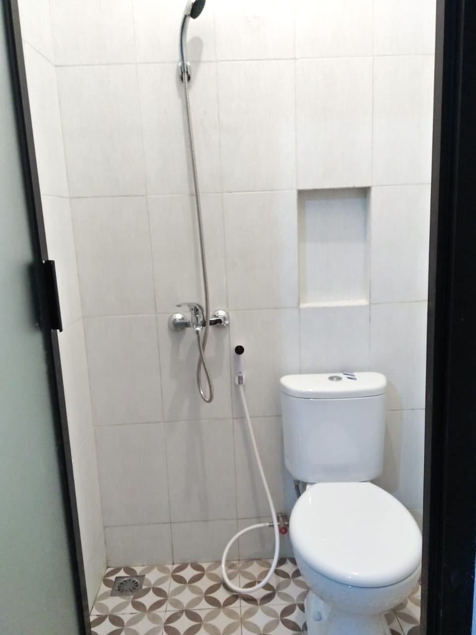 Shower, towels, soap, shampoo