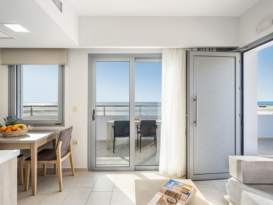 Deluxe Apartment | Living area | 32-inch flat-screen TV with cable channels, TV