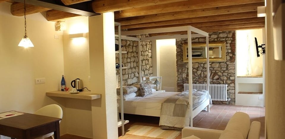 Superior Double Room (Molinara) | Desk, soundproofing, WiFi (free), bed sheets