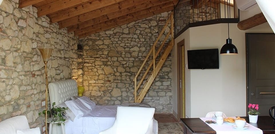 Deluxe Double Room (Corvina) | Desk, soundproofing, WiFi (free), bed sheets