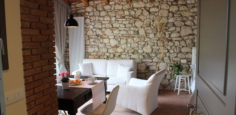 Deluxe Double Room (Corvina) | Living room | TV