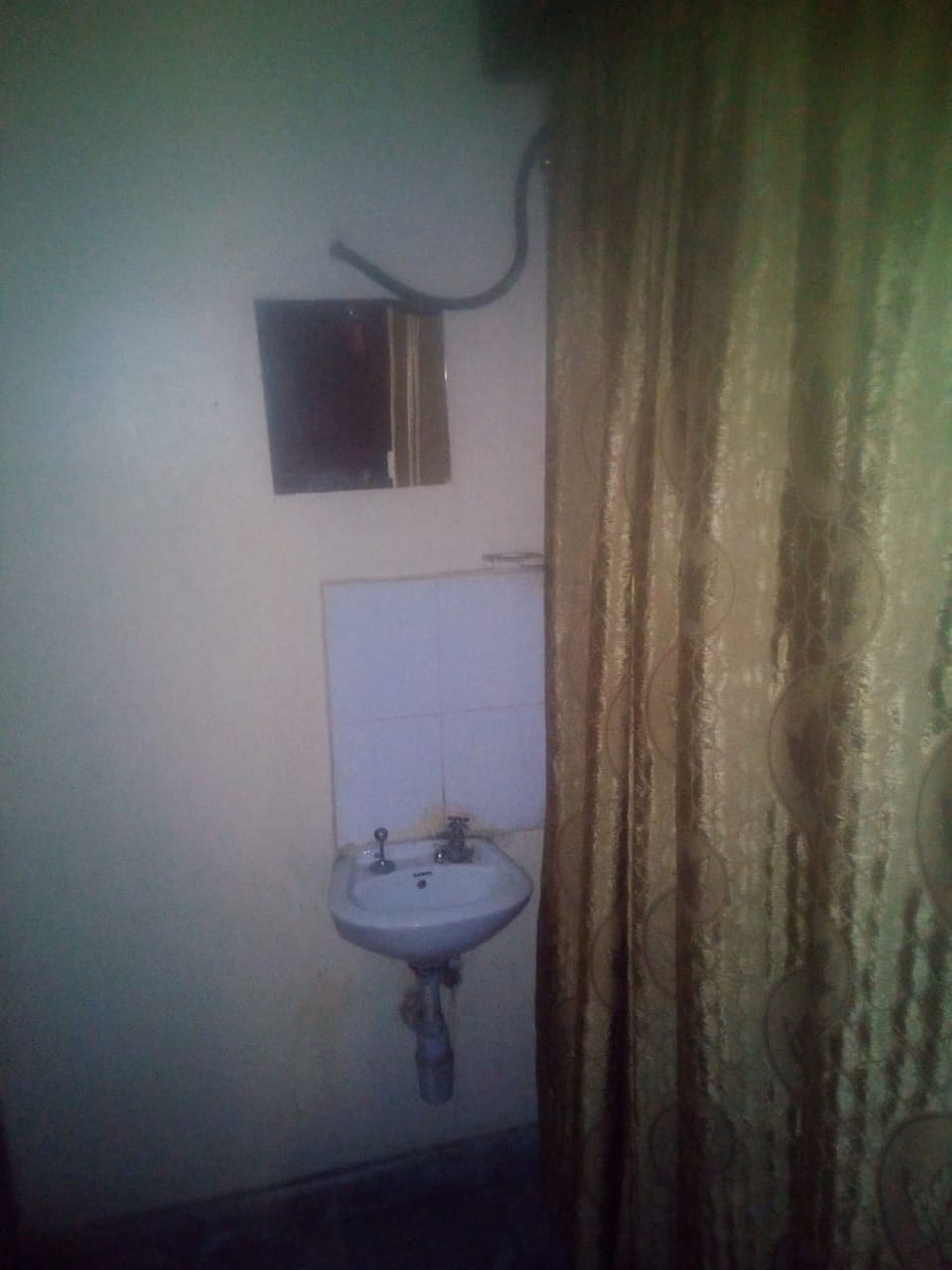 Double Room | Bathroom sink