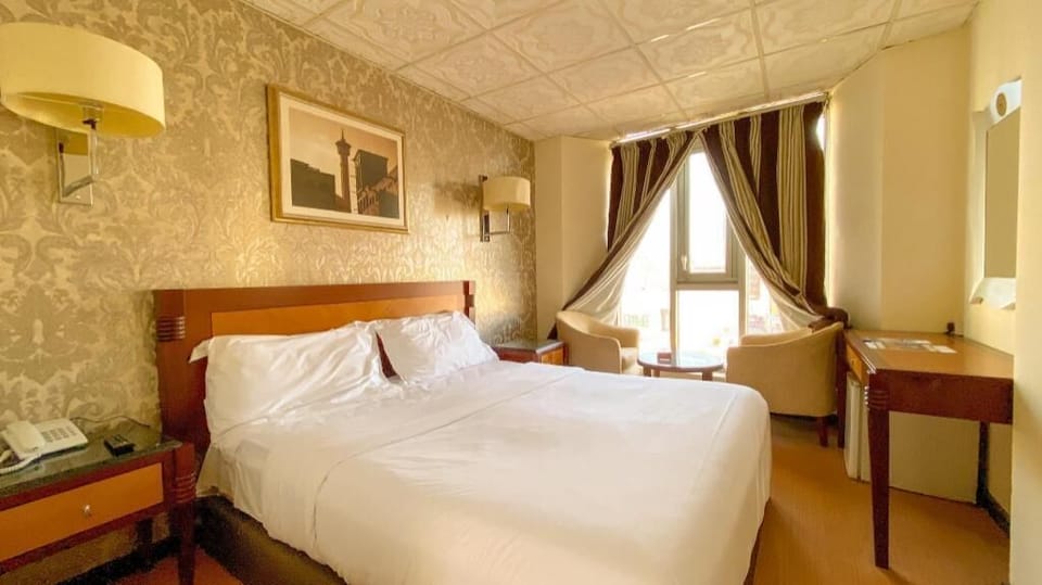 Individually furnished, desk, iron/ironing board, free WiFi