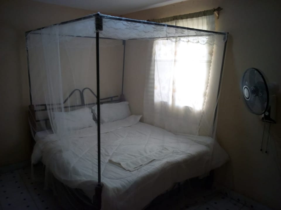 Deluxe Room | Desk, blackout drapes, free WiFi, bed sheets
