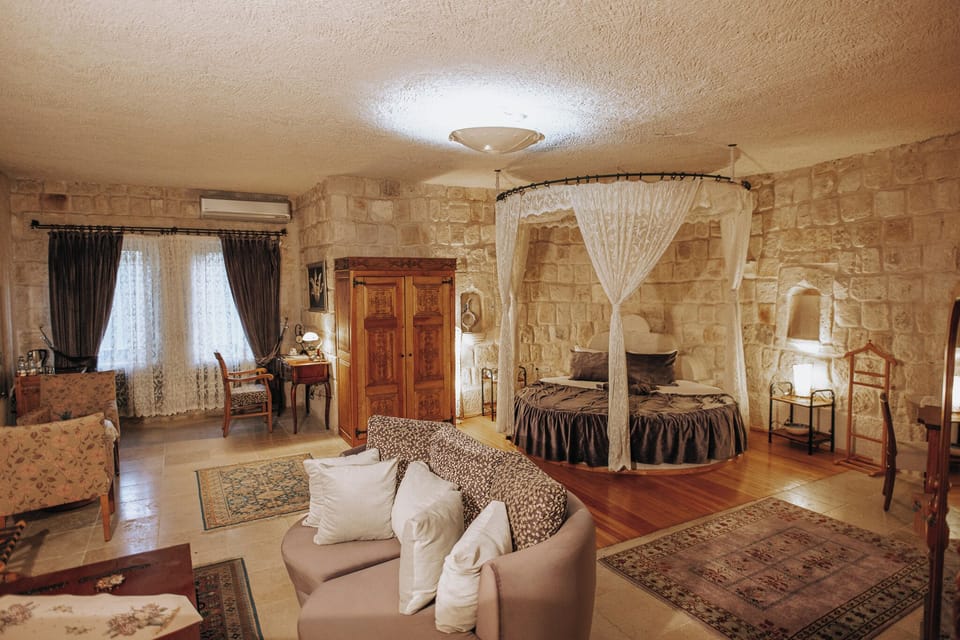 Design Suite | Living area | 41-cm LED TV with satellite channels, Netflix, heated floors