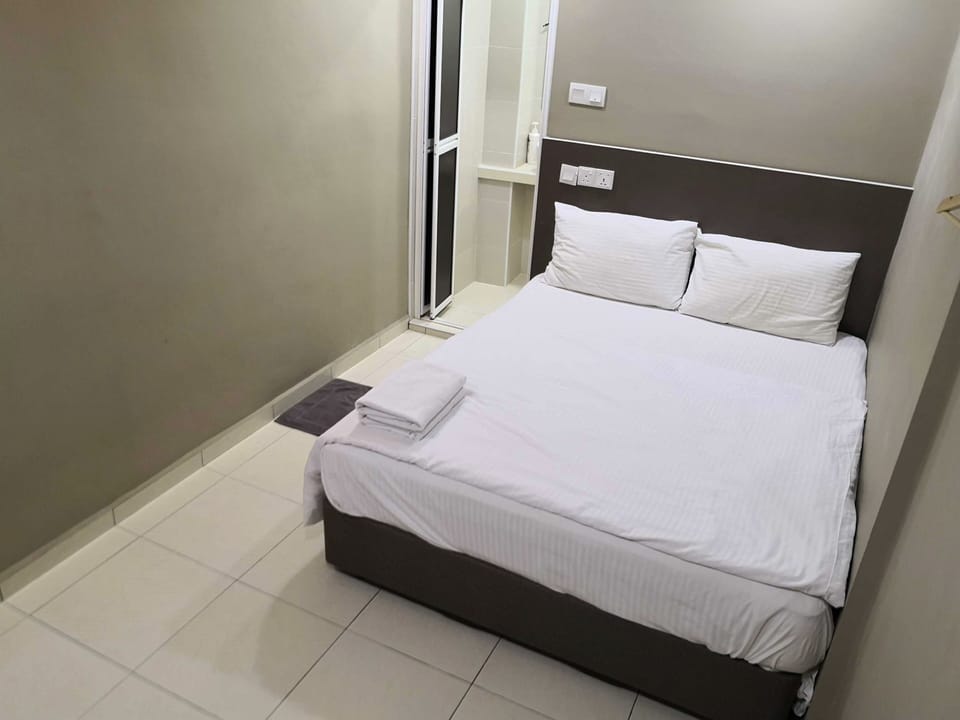 Superior Queen | Soundproofing, WiFi (free), bed sheets