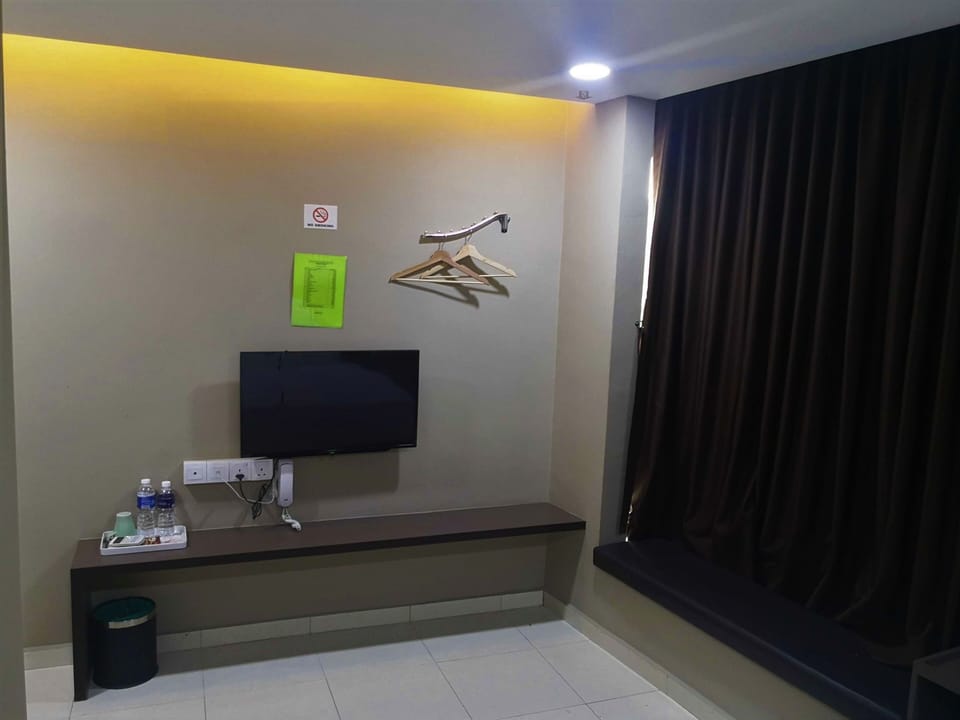 Deluxe Room | Soundproofing, WiFi (free), bed sheets