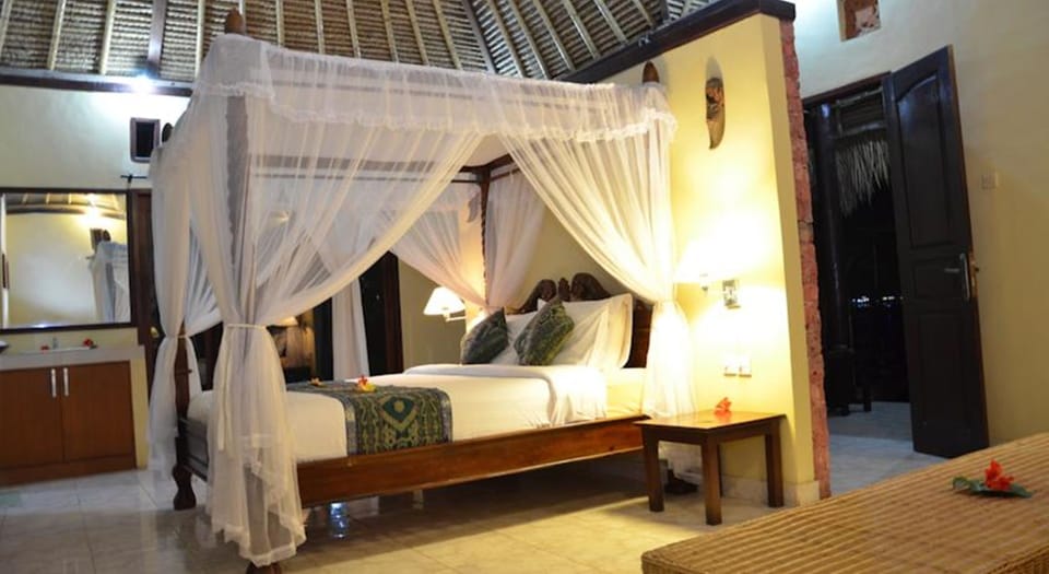 Premium bedding, in-room safe, desk, rollaway beds