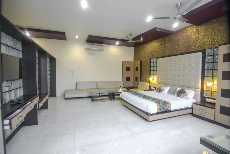 Royal Room | Soundproofing, free WiFi, bed sheets