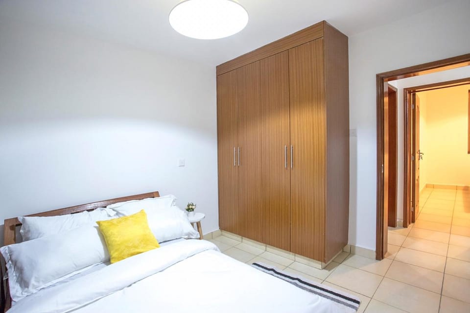 Apartment, 3 Bedrooms | Bathroom | Towels, soap, toilet paper