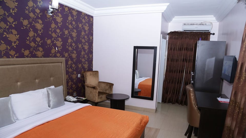 Standard Room | 1 bedroom, individually decorated, individually furnished, desk