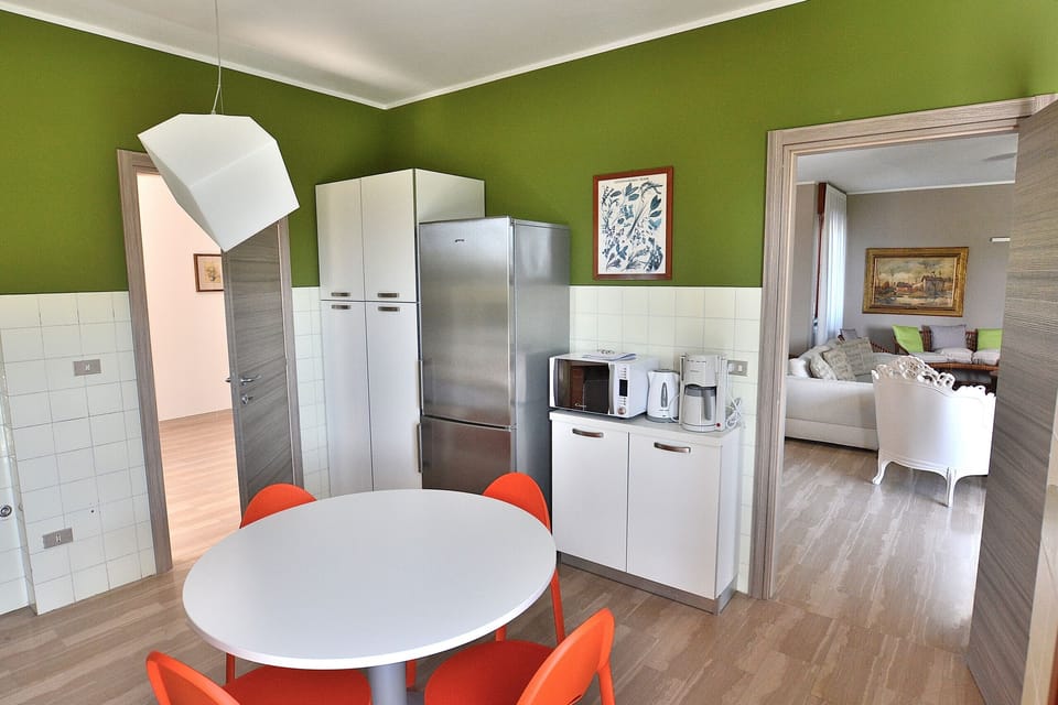Villa, 5 Bedrooms | In-room dining