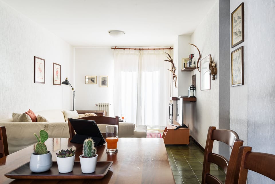 Apartment, 2 Bedrooms | In-room dining