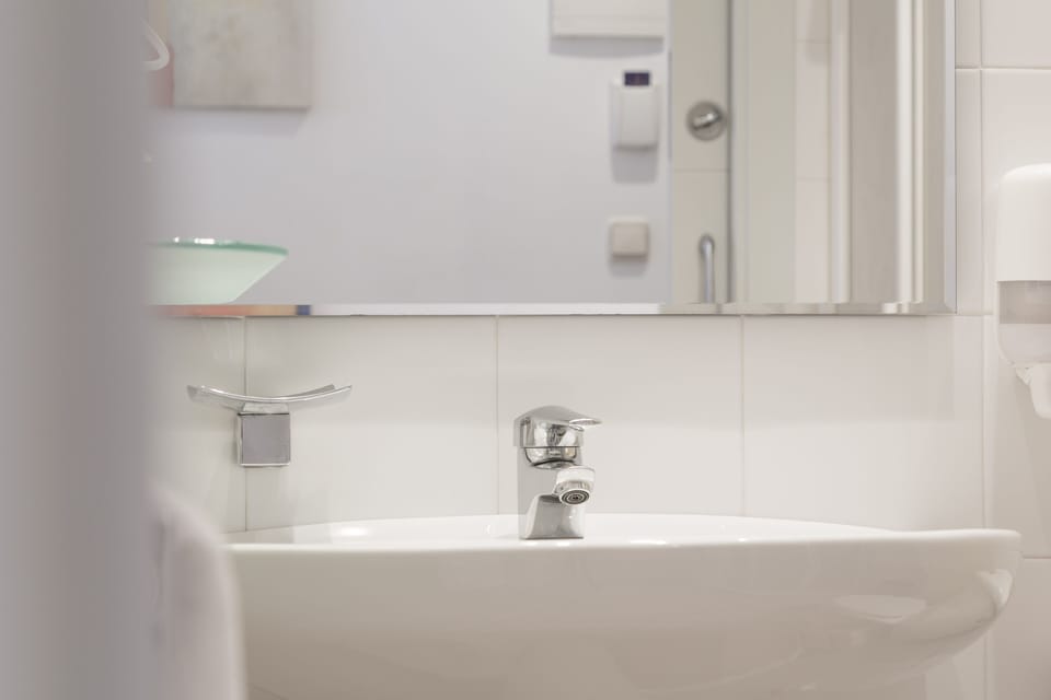 Double Room | Deep soaking bathtub