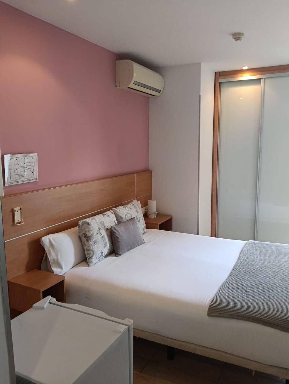 Deluxe Double Room | Desk, free WiFi, bed sheets