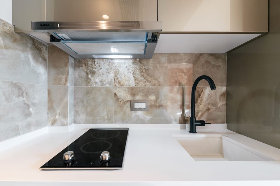 Triple Suite Sea View | Private kitchen | Fridge, stovetop, coffee/tea maker, electric kettle