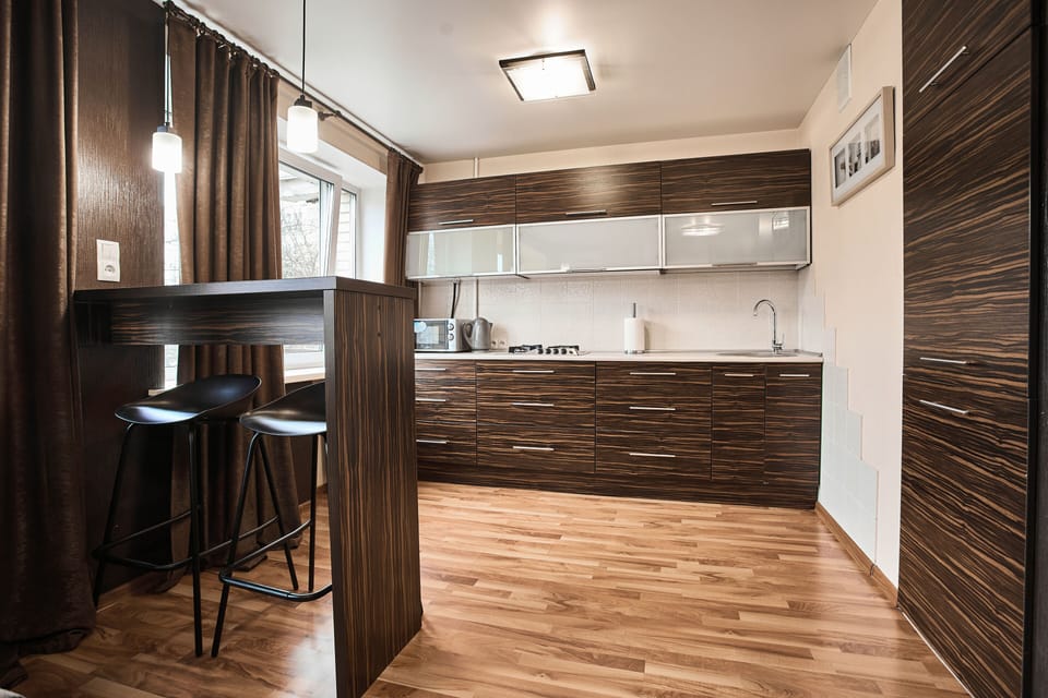 Studio Apartment | Private kitchen | Coffee/tea maker, full-size fridge, microwave, stovetop