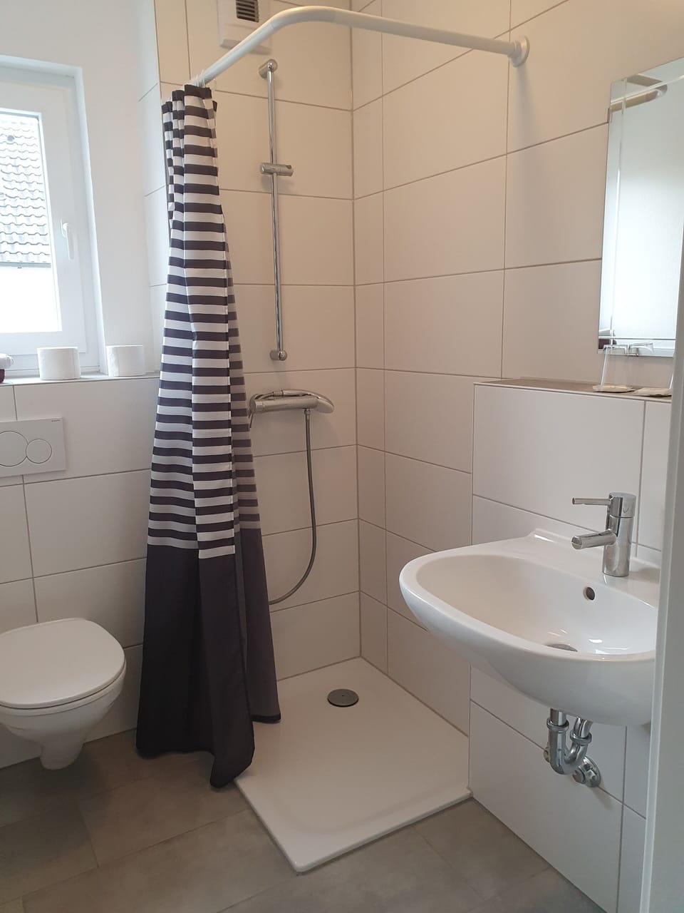 Shower, towels