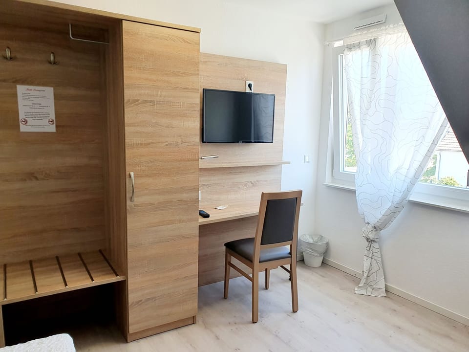 Single Room, Non Smoking | Living area | Flat-screen TV, heated floors
