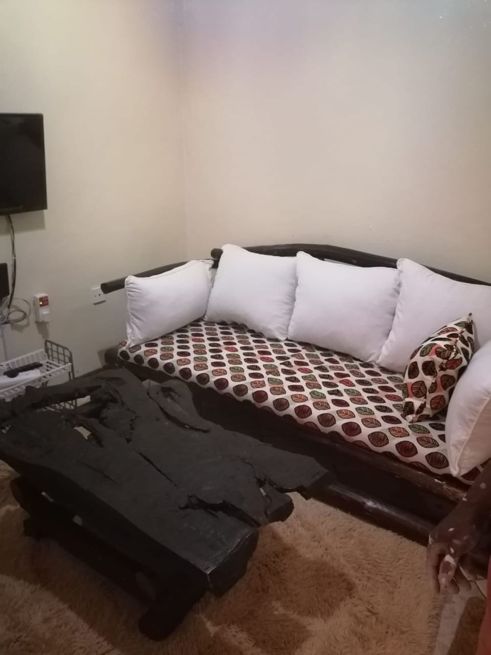 Apartment, 2 Bedrooms | Living room | 32-inch flat-screen TV with cable channels, TV