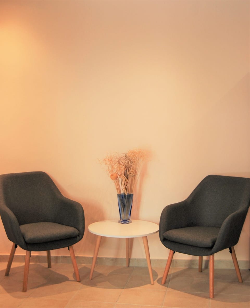 Studio | Living area | Flat-screen TV