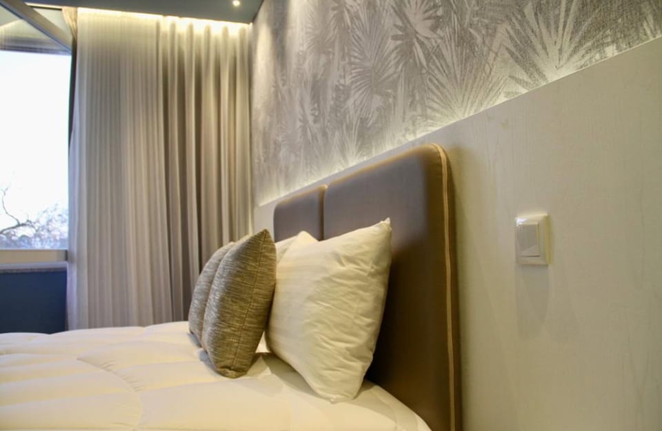 Suite (101) | Minibar, soundproofing, free WiFi, bed sheets