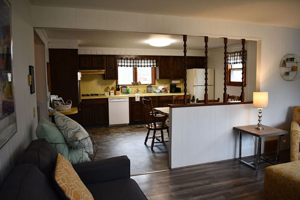 Comfort Townhome | Private kitchen | Full-size fridge, microwave, oven, stovetop