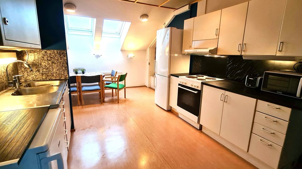 Budget Single Room (shared bathroom) | Living area