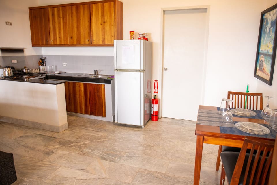 Luxury Double Room | Private kitchen | Electric kettle, cookware/dishes/utensils