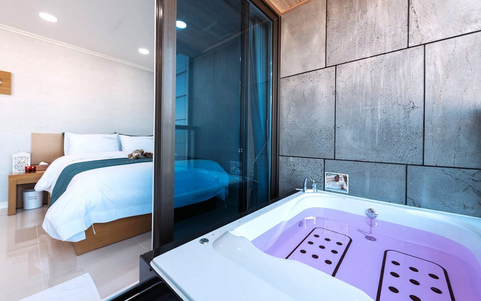 Jetted tub