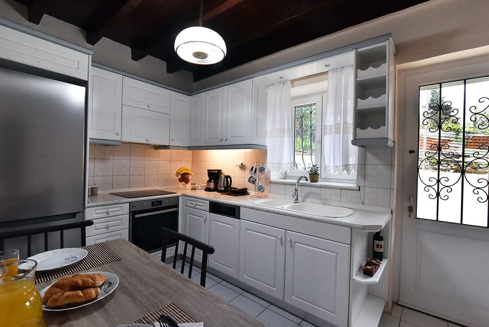 House | Private kitchen | Full-size fridge, microwave, stovetop, dishwasher