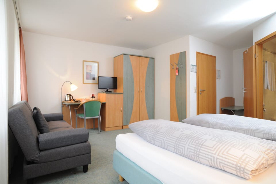 Double Room | Minibar, desk, laptop workspace, free WiFi