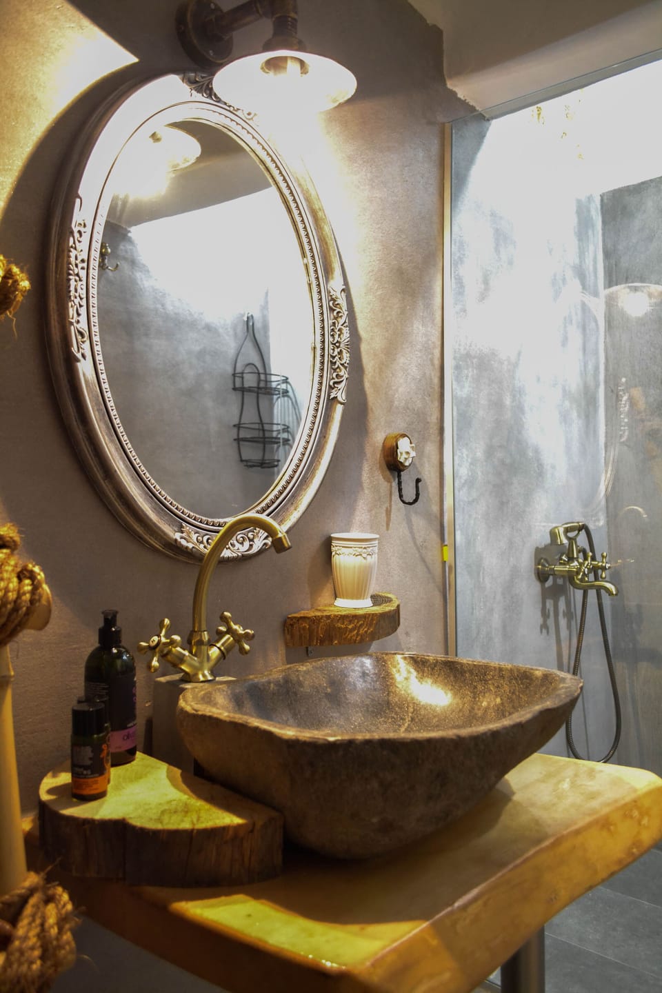 Studio, Ground Floor | Bathroom | Shower, free toiletries, hair dryer, slippers