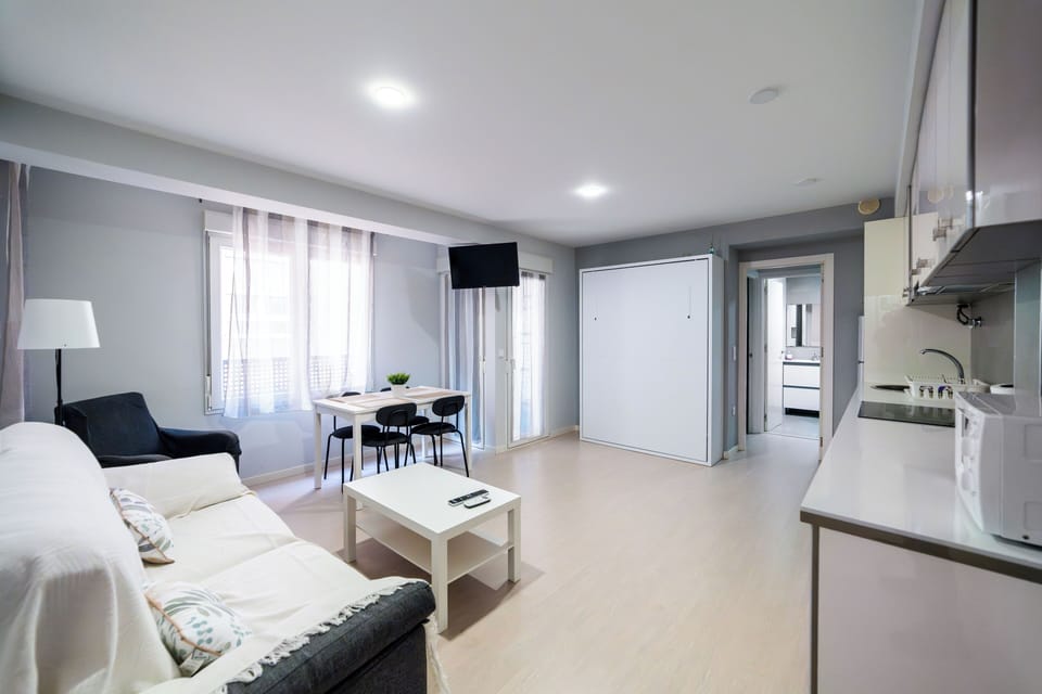 Standard Apartment, 1 Bedroom | Dining room