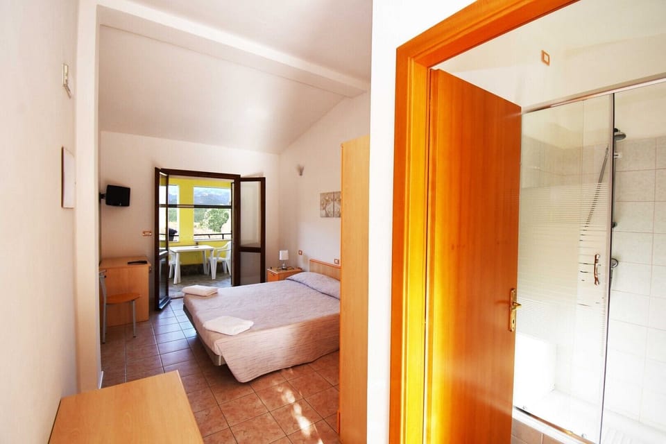 Standard Double or Twin Room | Minibar, cribs/infant beds, free WiFi, bed sheets
