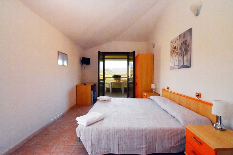 Standard Double or Twin Room | Minibar, cribs/infant beds, free WiFi, bed sheets