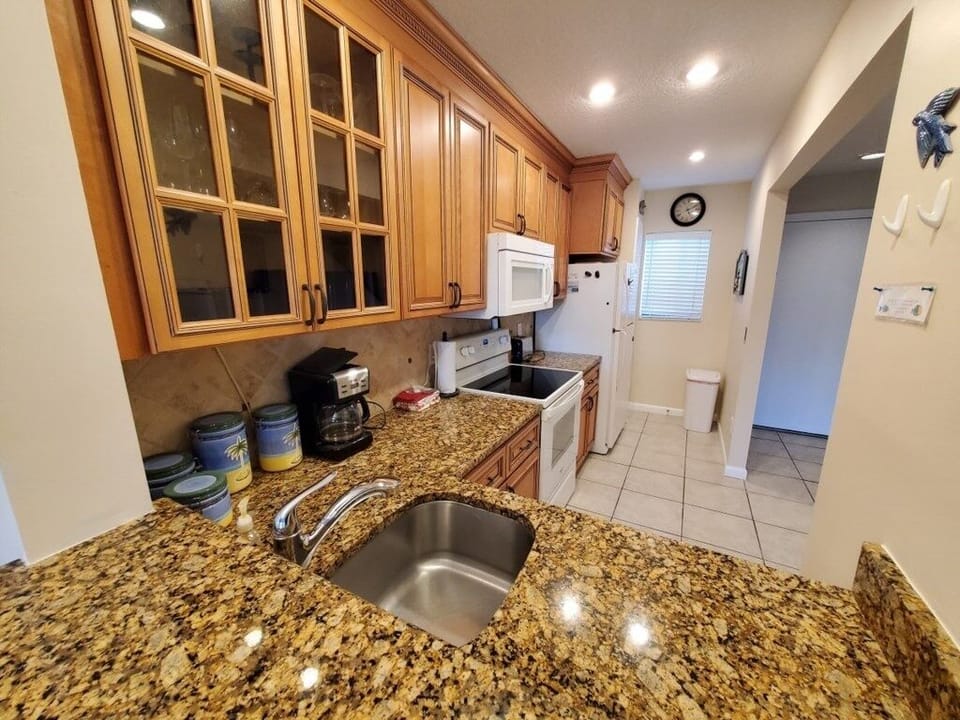 Condo, 2 Bedrooms | Private kitchen | Microwave, dishwasher