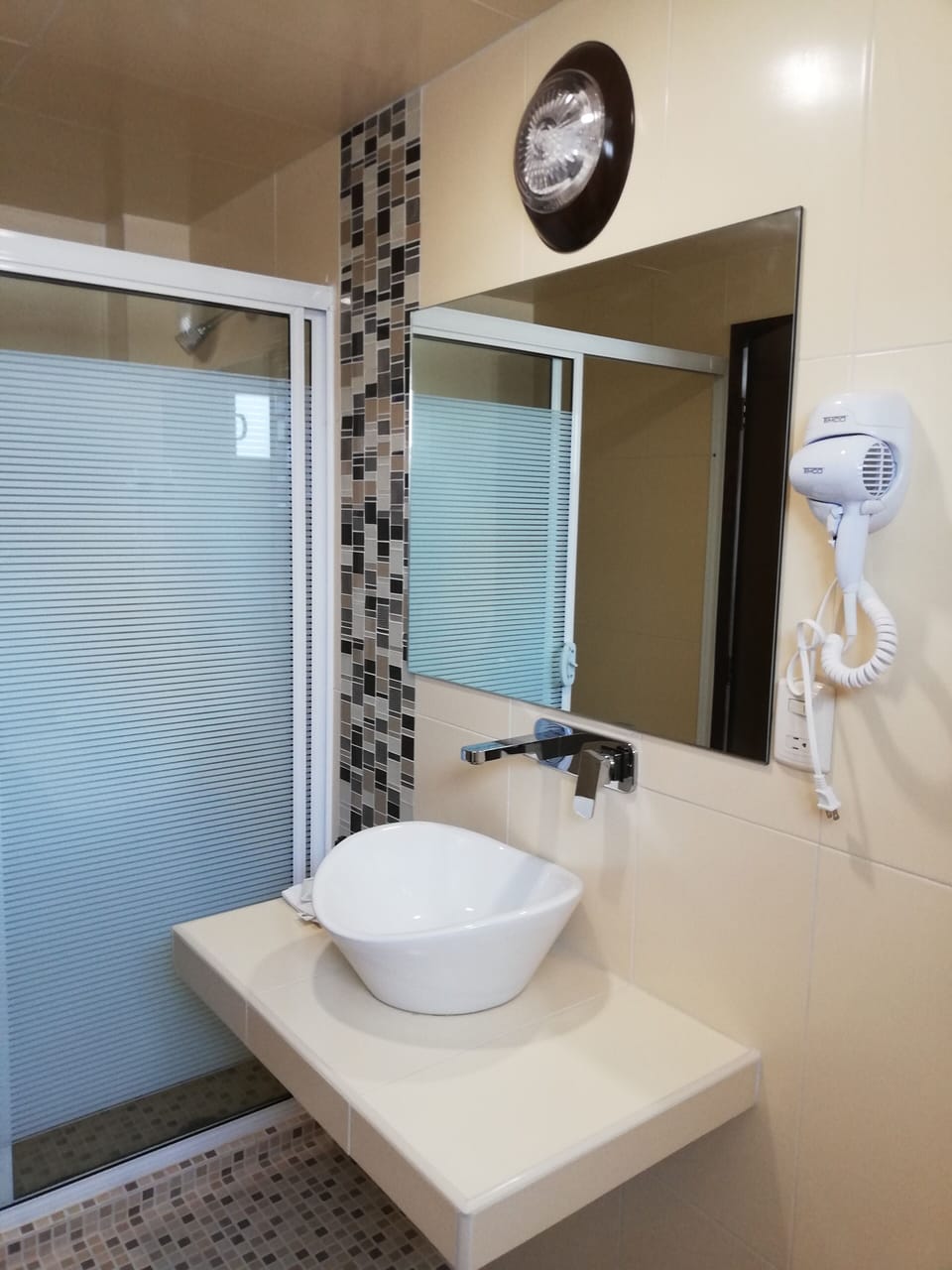 Family Quadruple Room, 2 Double Beds | Bathroom sink