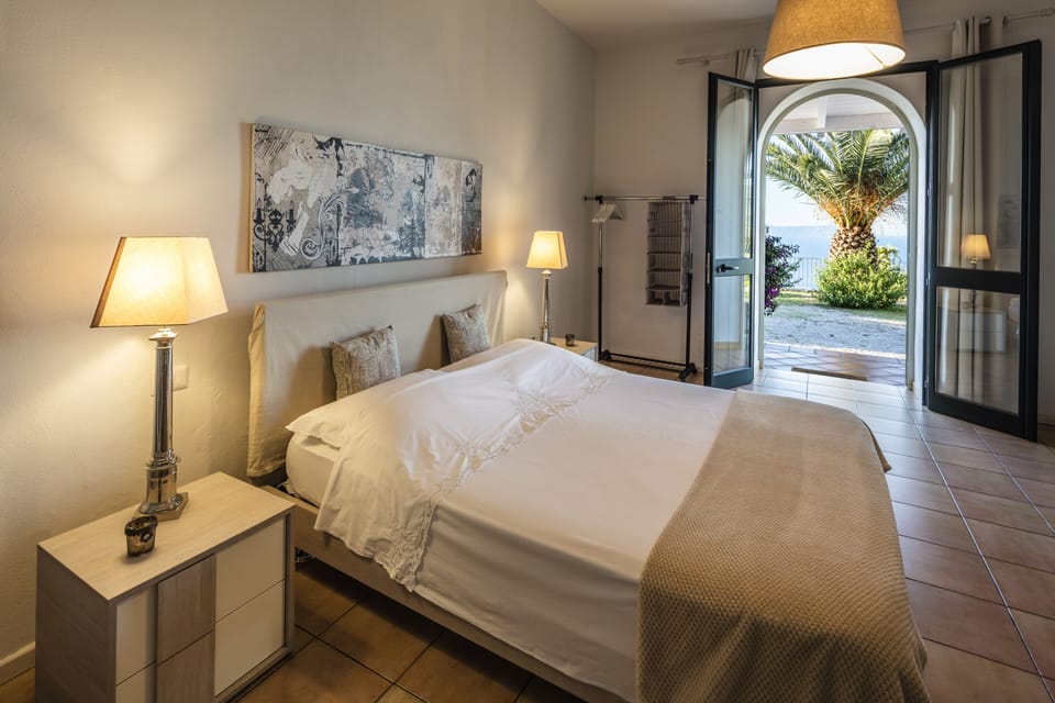 Comfort Double or Twin Room | Minibar, individually decorated, individually furnished, soundproofing